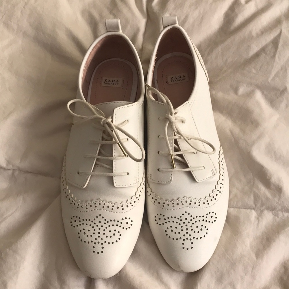 Zara Trafaluc Size 38 White Oxfords